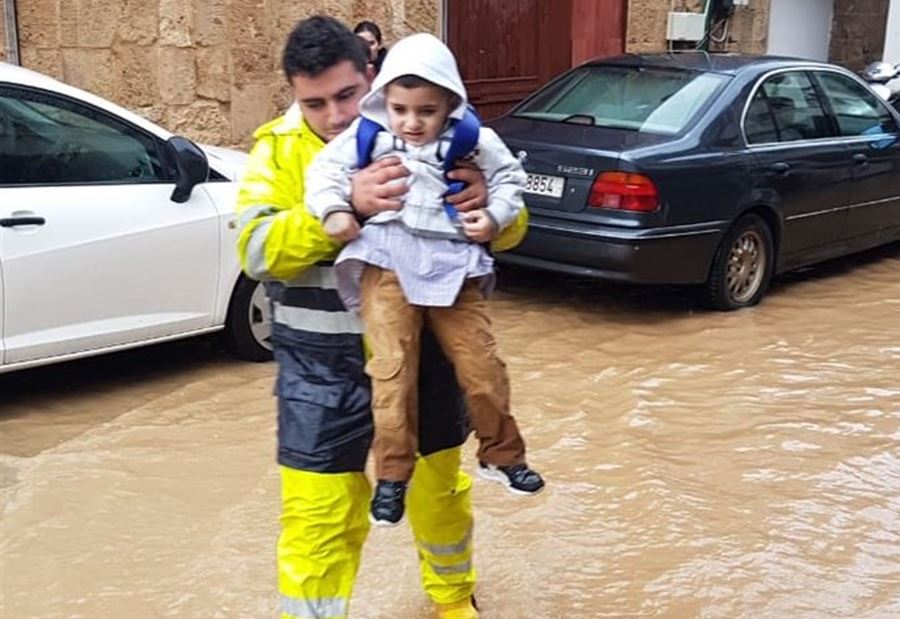 بالصور: أضرار العاصفة التي ضربت لبنان