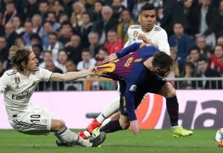 هكذا سخر برشلونة من أفضل لاعب في العالم