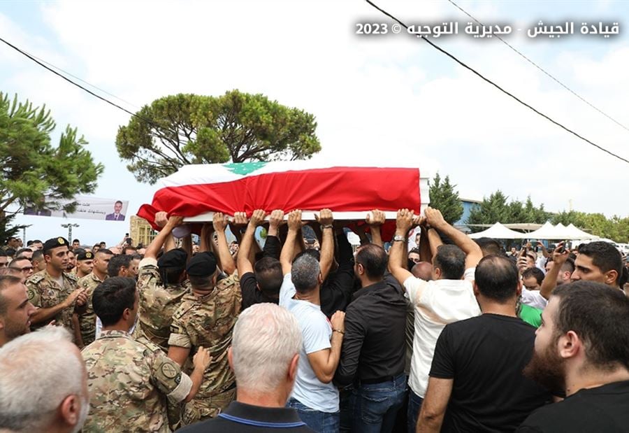"اختتمَ حياته وهو يُحلّق في سماءِ وطنه"... الجيش يُشيّع الشهيد صعب
