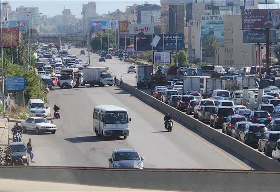 قطع طريق ورمي أحجار... ماذا يحصل في خلدة؟ 