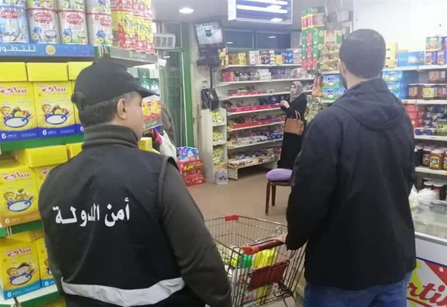 بالصور: أمن الدولة يراقب محلات بيع السلع والمواد الغذائية