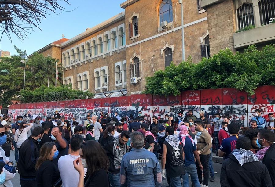 بالفيديو: اعتصام أمام مصرف لبنان في الحمرا