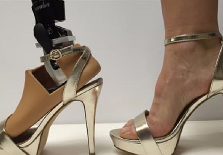 ابتكار طرف صناعي جديد لارتداء الكعب العالي