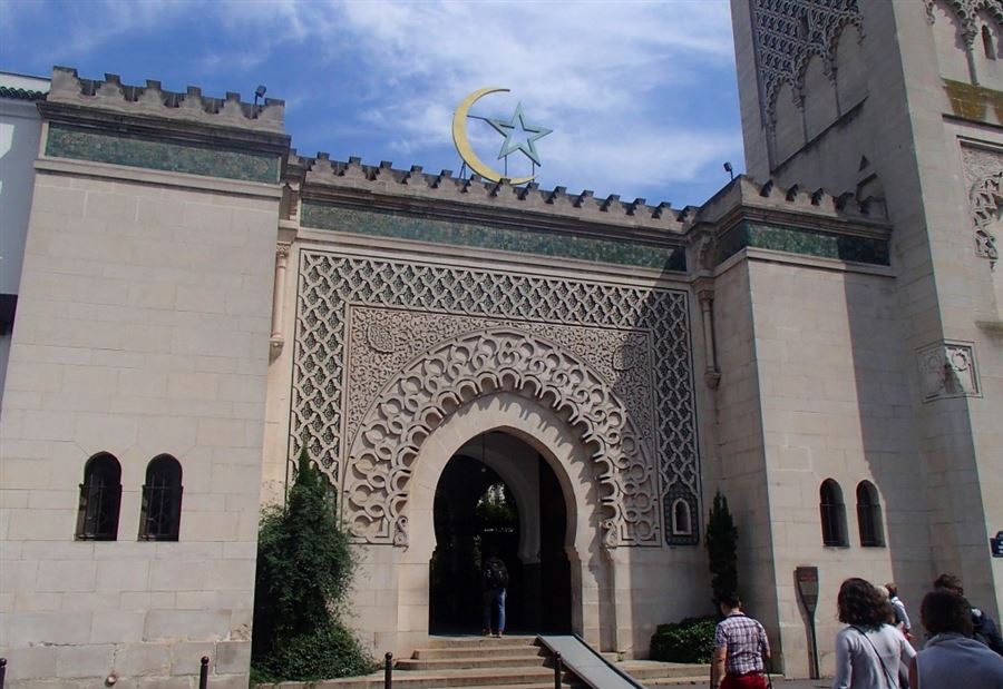 فرنسا... أكثرُ من 70 مسجداً تحت المراقبة فرنسا... أكثرُ من 70 مسجداً تحت المراقبة