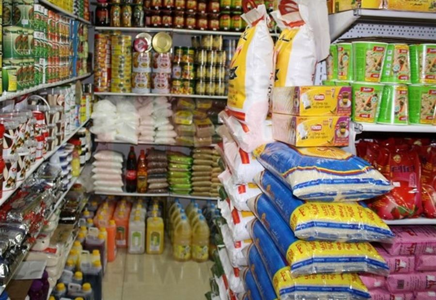 ضبط مواد غذائية منتهية الصلاحية (صور)