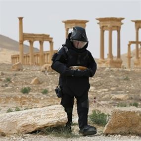 الجيش الروسي يعلن نزع الألغام بالكامل من تدمر