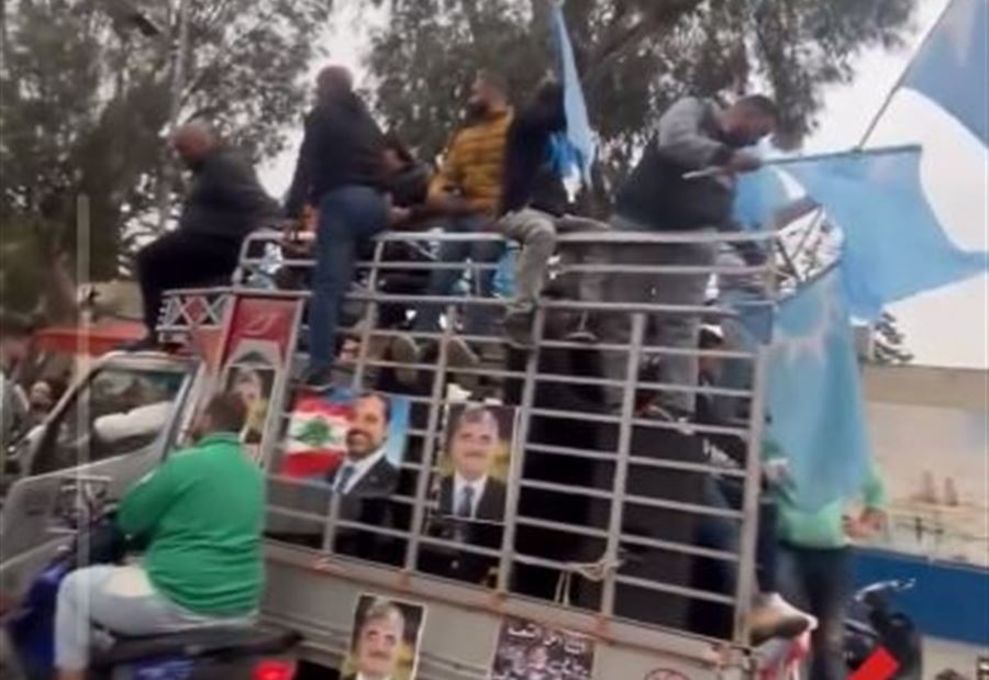 بالفيديو: مسيرات حاشدة في طريق الجديدة إحتفالاً بعودة الحريري