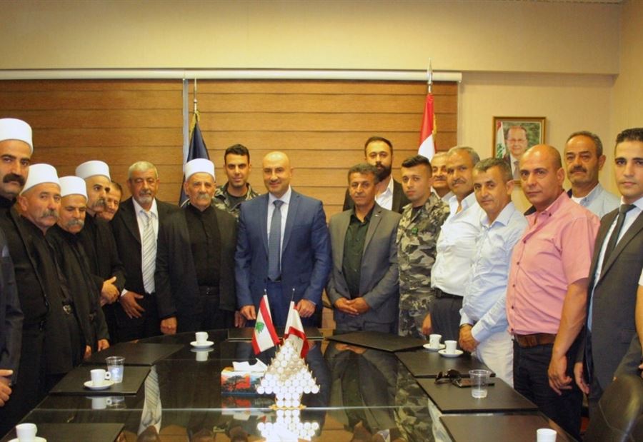 أهالي العسكريَين اللذين كانا موقوفَين في سوريا يزورون صليبا 
