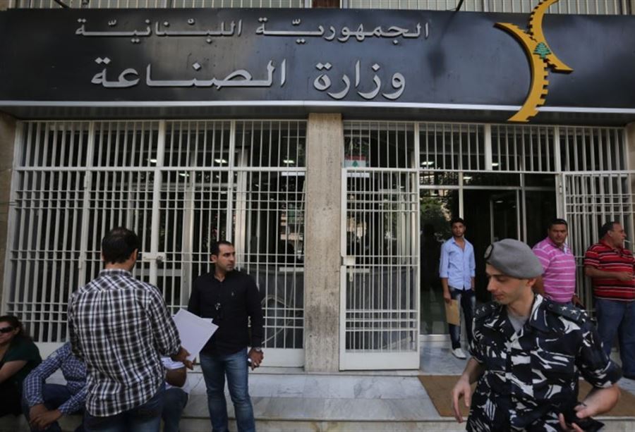 "الإهمال وهدر المال"... وزارة الصناعة أعطت الإذن بملاحقة جدعون!