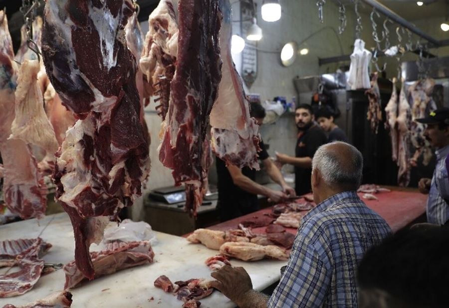 سحب عينة من مطعم شاورما... ولحوم بمواصفات مغشوشة! سحب عينة من مطعم شاورما... ولحوم بمواصفات مغشوشة!