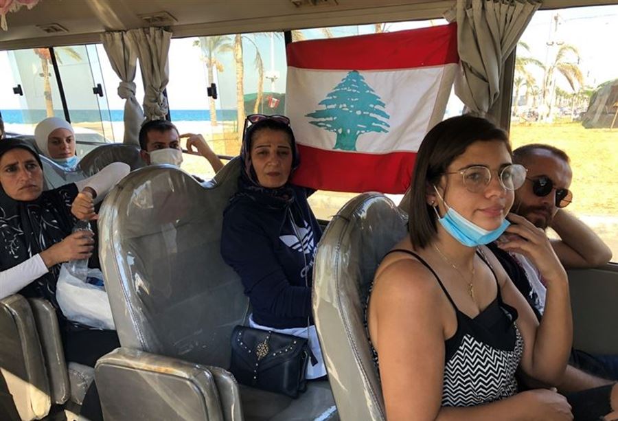 بالصور: "ثوار 17 تشرين" يَتجهون إلى بيروت من مختلف المناطق