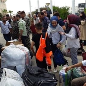 تأمين العودة الطوعية لـ427 نازحاً سورياً