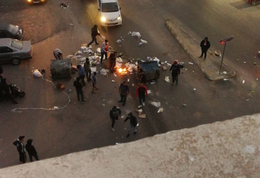 محتجون قطعوا طريق القياعة في صيدا