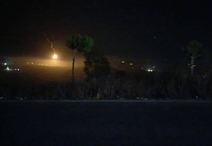 وسط تحليق لطيران الاستطلاع... ليلٌ تخلّله قنابل مضيئة في الجنوب! وسط تحليق لطيران الاستطلاع... ليلٌ تخلّله قنابل مضيئة في الجنوب!