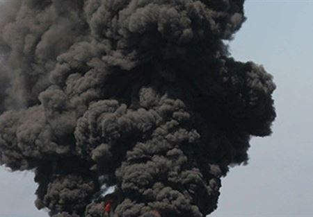 سحب الدخان تغطي سماء الكولا ! 