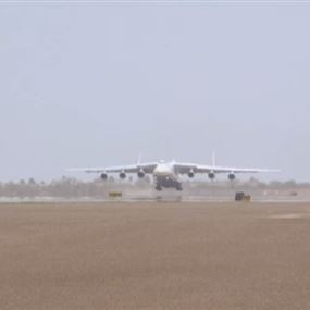هبوط أضخم طائرة شحن بالعالم في أبوظبي