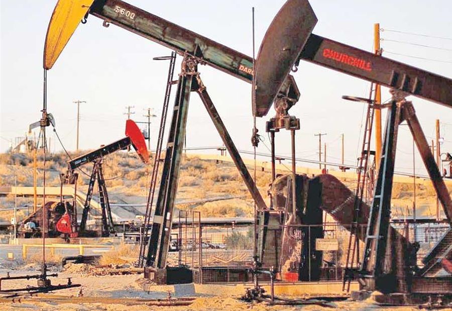 النفط يواصل الإرتفاع مدعومًا بأنباء عن لقاحٍ ضد "كورونا"