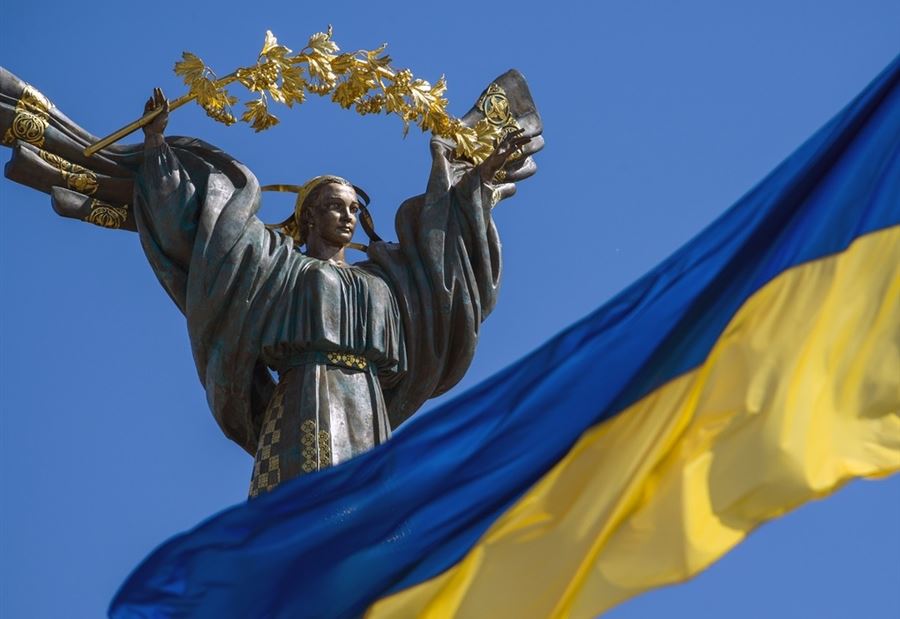 زوجة سياسي... تفرّ من أوكرانيا مع "ملايين الدولارات"! (صور)