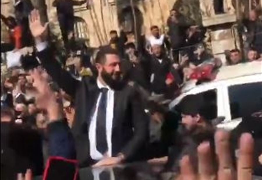 في زيارته الأولى... استقبال حاشد للشرع في اللاذقية (فيديو)