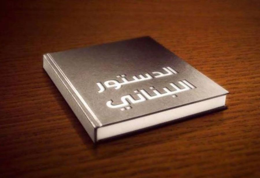 السقفُ يدلف. الطشتُ لا يكفي