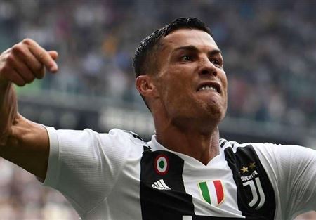 رونالدو يقتحم نادي الـ "400" من بوابة السيدة العجوز رونالدو يقتحم نادي الـ "400" من بوابة السيدة العجوز