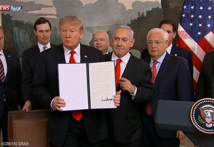 بالصورة: ترمب يوقع الاعتراف بسيادة اسرائيل على الجولان