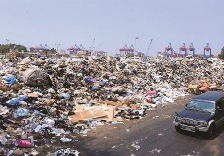 النفابات تجبر عائلة سورية على العودة إلى سوريا