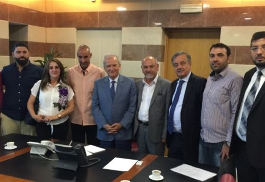 متمرني التربية تابعوا موضوع الدرجات الست وأعلنوا الاضراب 
