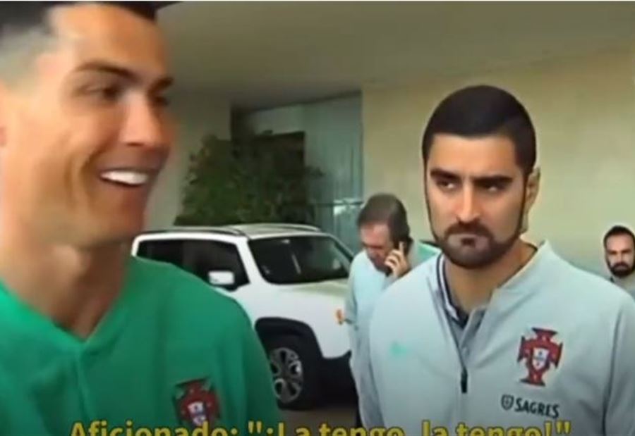 بالفيديو: ماذا فعل رونالدو حين قدموا له قميص ريال مدريد؟ بالفيديو: ماذا فعل رونالدو حين قدموا له قميص ريال مدريد؟