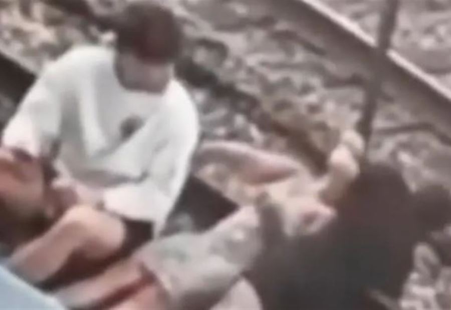 "سيلفي"  يودي بحياة شخصين على سكة قطار!