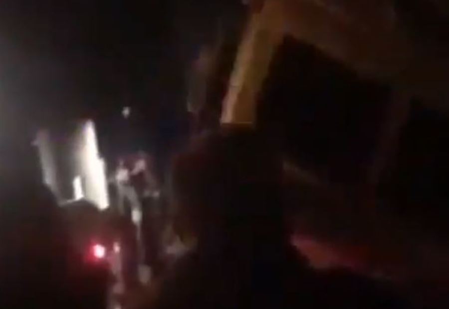 بالفيديو: جريح بانقلاب رانج على طريق عام الضنية