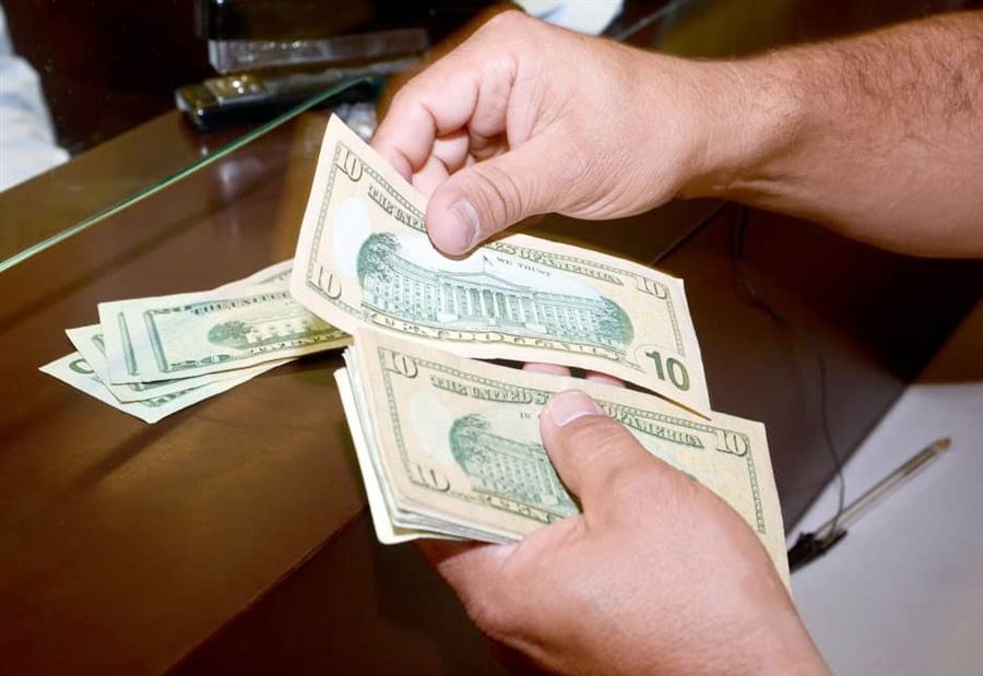 كم سجّل دولار السوق السوداء في أول أيام "الأضحى"؟