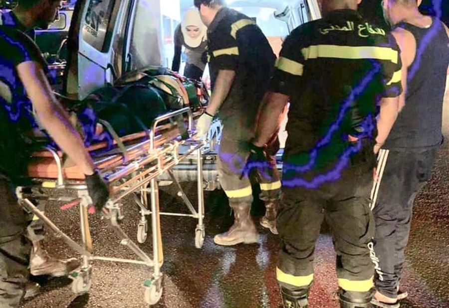 بالصورة: جريحان باصطدام سيارة بالفاصل الإسمنتي  في الكوستابرافا بالصورة: جريحان باصطدام سيارة بالفاصل الإسمنتي  في الكوستابرافا