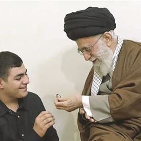 ماذا اهدى الخامنئي لنجل "ذو الفقار"؟