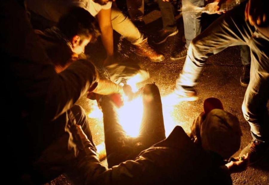 المشهد يتكرر... حاول اضرام النار بنفسه احتجاجاً!
