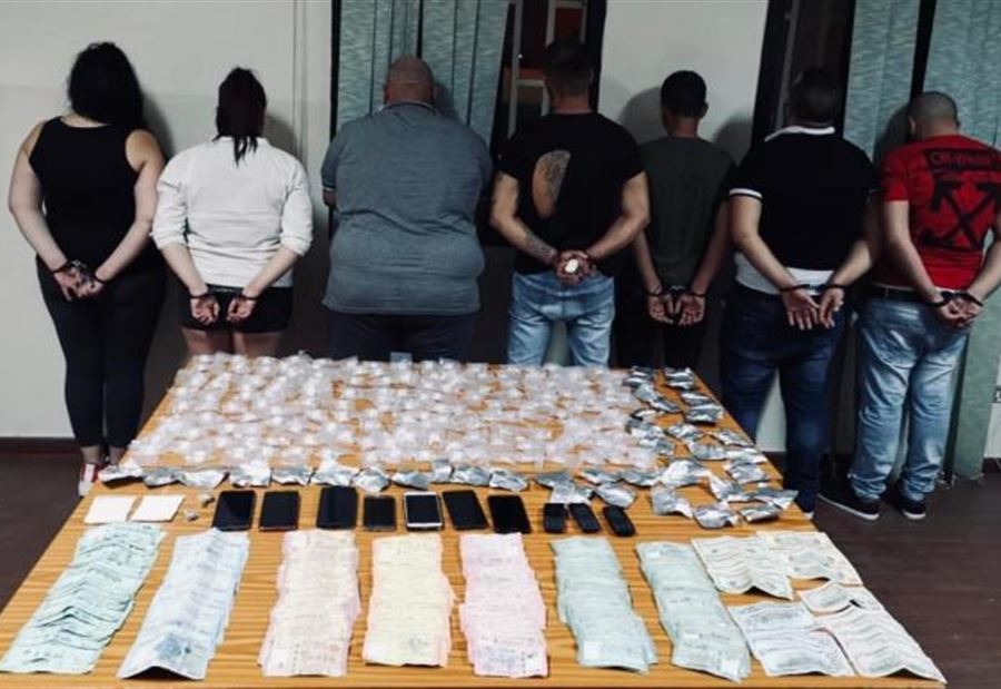 بالفيديو: تفكيك شبكة لتوزيع وترويج المخدرات بين البقاع وجونية بالفيديو: تفكيك شبكة لتوزيع وترويج المخدرات بين البقاع وجونية