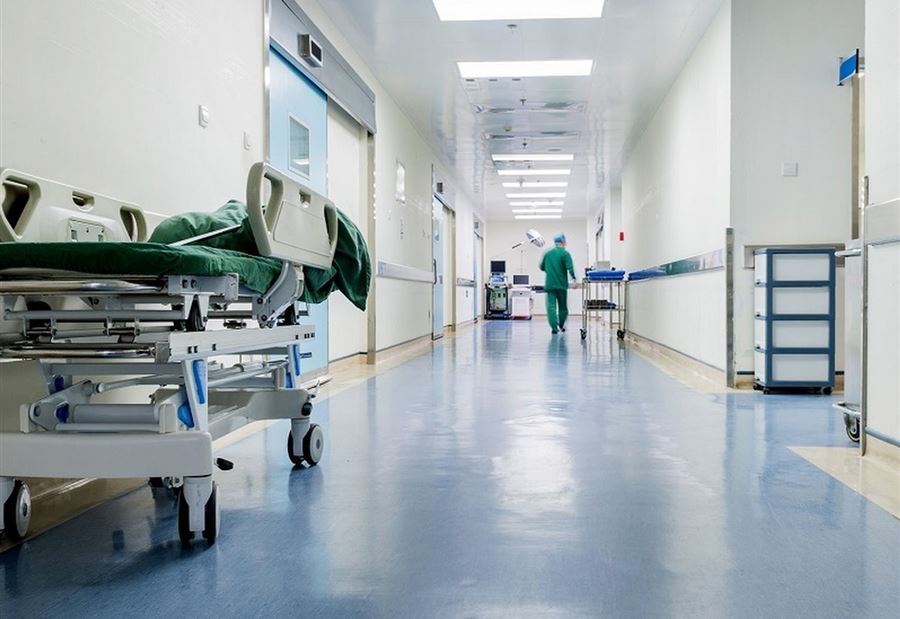 مستشفيات النبطية في قلب النيران... و"صرخة" للتحرك فوراً! (صور)