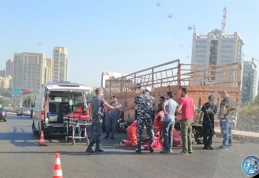 بالصورة: جريح اثر حادث تصادم على اوتوستراد الرئيس لحود  بالصورة: جريح اثر حادث تصادم على اوتوستراد الرئيس لحود