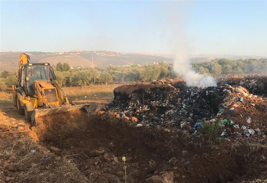 بالصورة: المباشرة بمعالجة النفايات في بيت الحوش