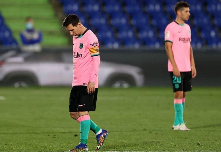 برشلونة على حافة الإفلاس برشلونة على حافة الإفلاس