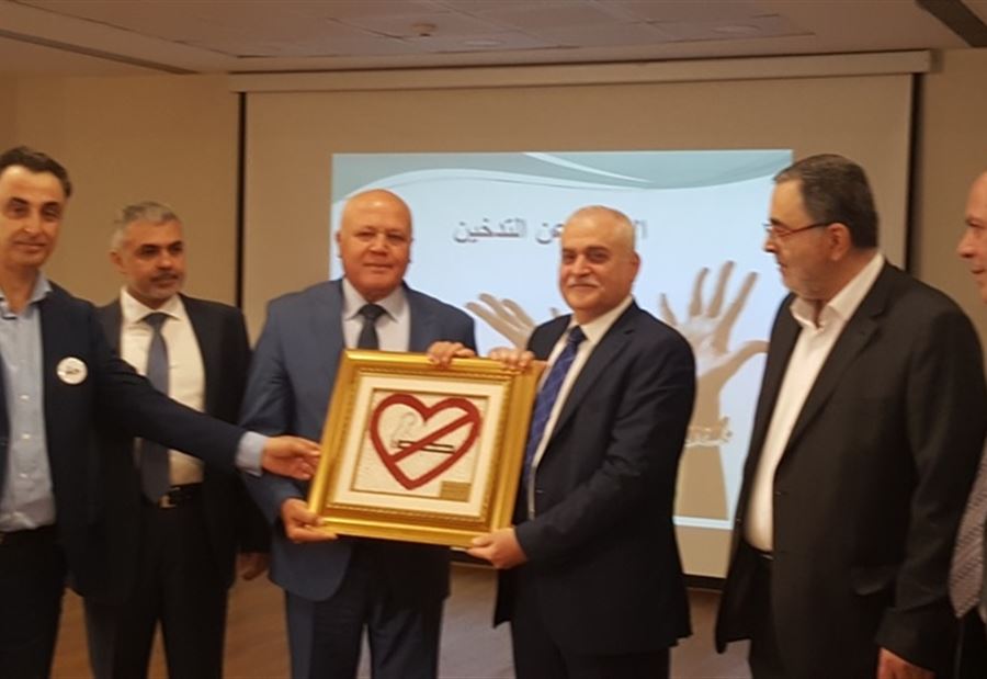 جبق يوصي برفع أسعار الدخان 