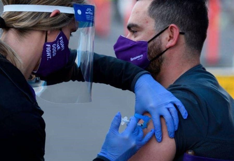 بعد حصولك على لقاح كورونا... هل يمكنك أن تعدي الآخرين؟
