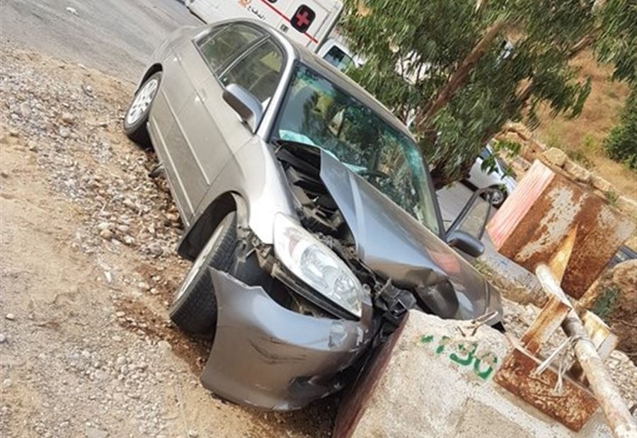 بالصور: جريحان بحادث تصادم  على اوتوستراد المتن السريع