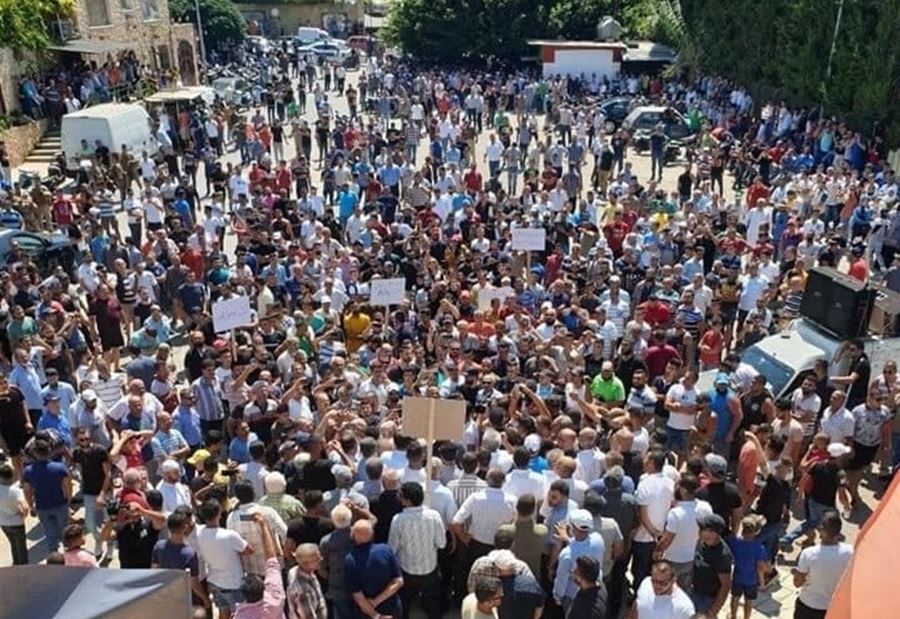 اعتصام في المنية للمطالبة بالتغذية الكهربائية