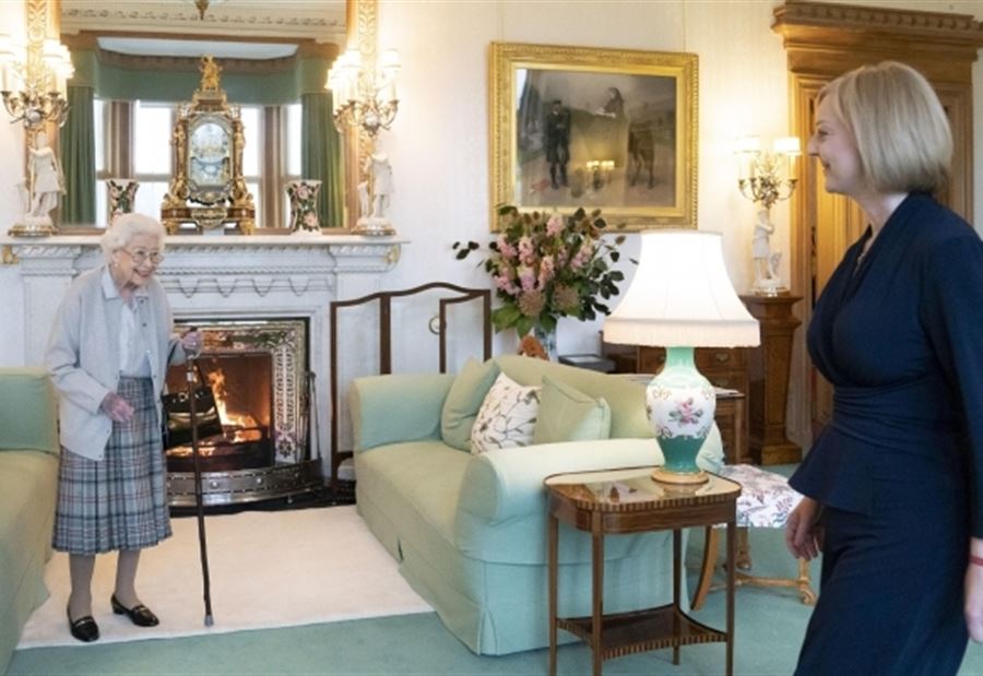 في لقاء مع الملكة إليزابيث... تراس تتسلّم رئاسة الوزراء