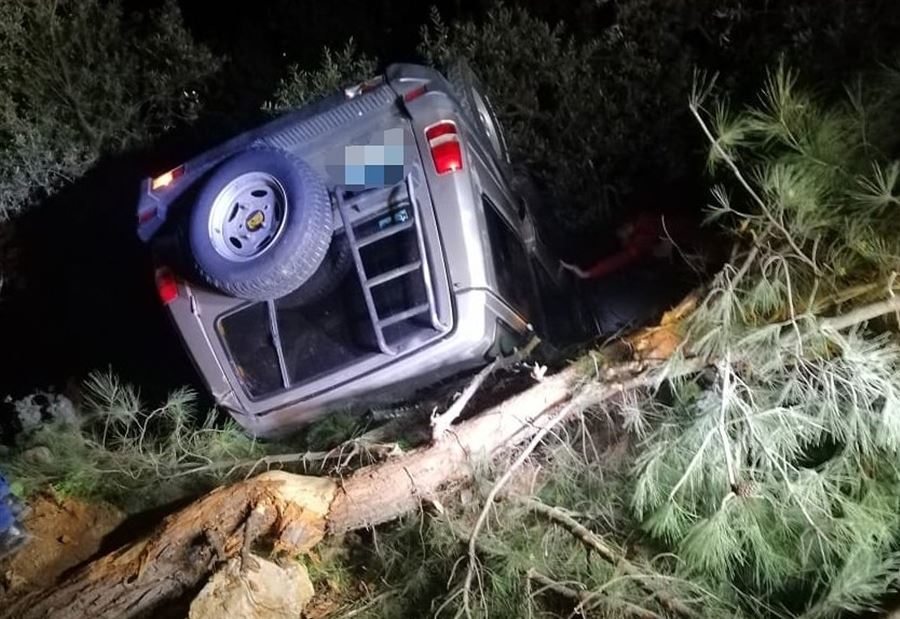 بالصورة: جريح جراء انقلاب سيارة على طريق الضنية