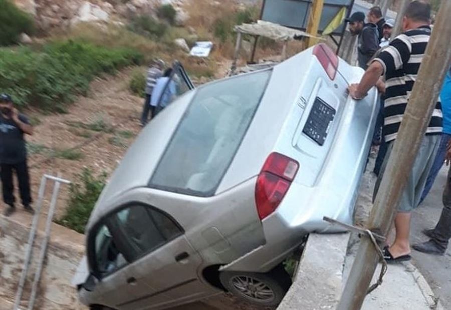 بالصورة: سيارة بين "الجسر والنهر" في النبطية