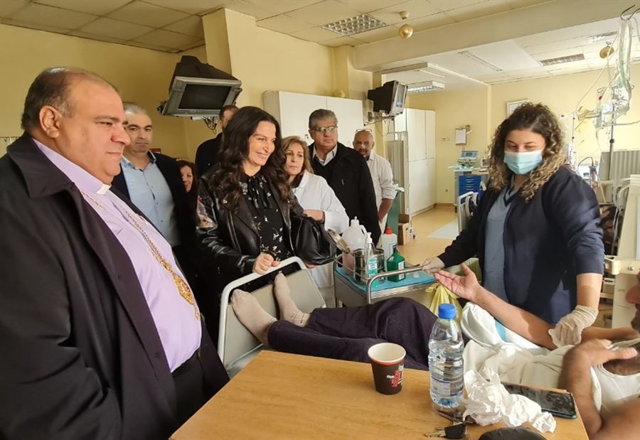 سكاف تزور مركز غسيل الكلى في مستشفى تل شيحا (صور)