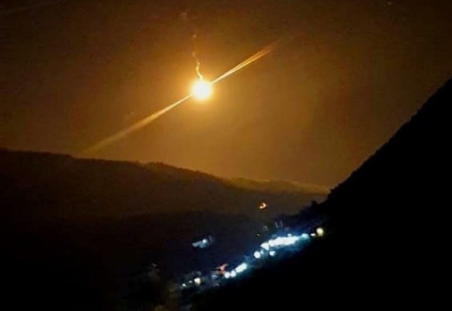 إسرائيل تُلقي قنبلة مضيئة قبالة بليدا