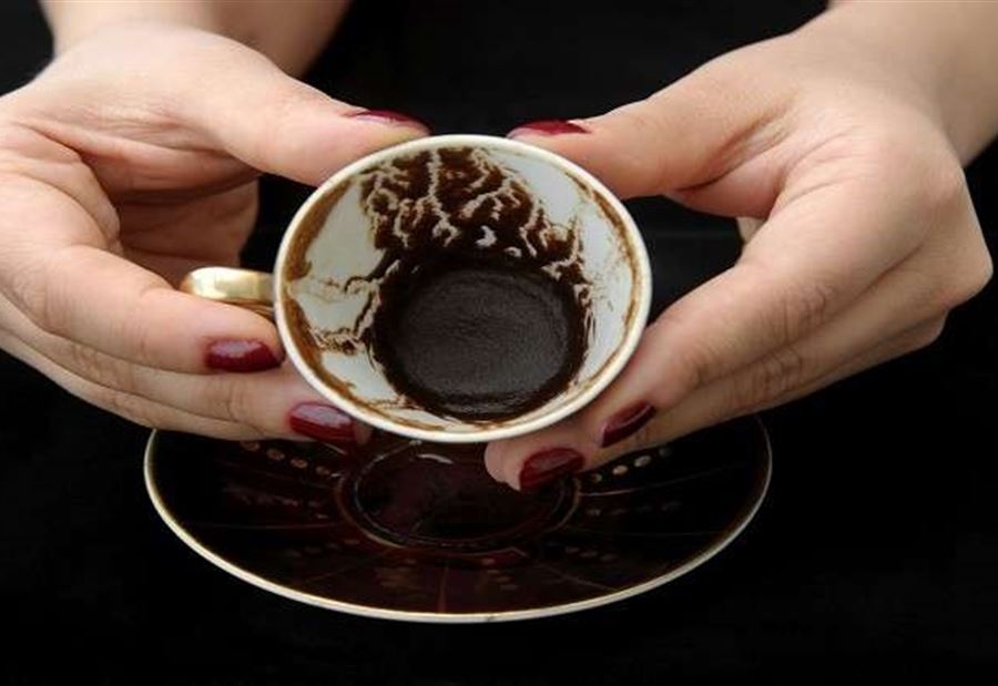 "قارئة الفنجان" تدخل السجن بعد "عملية فلكية" فاشلة!
